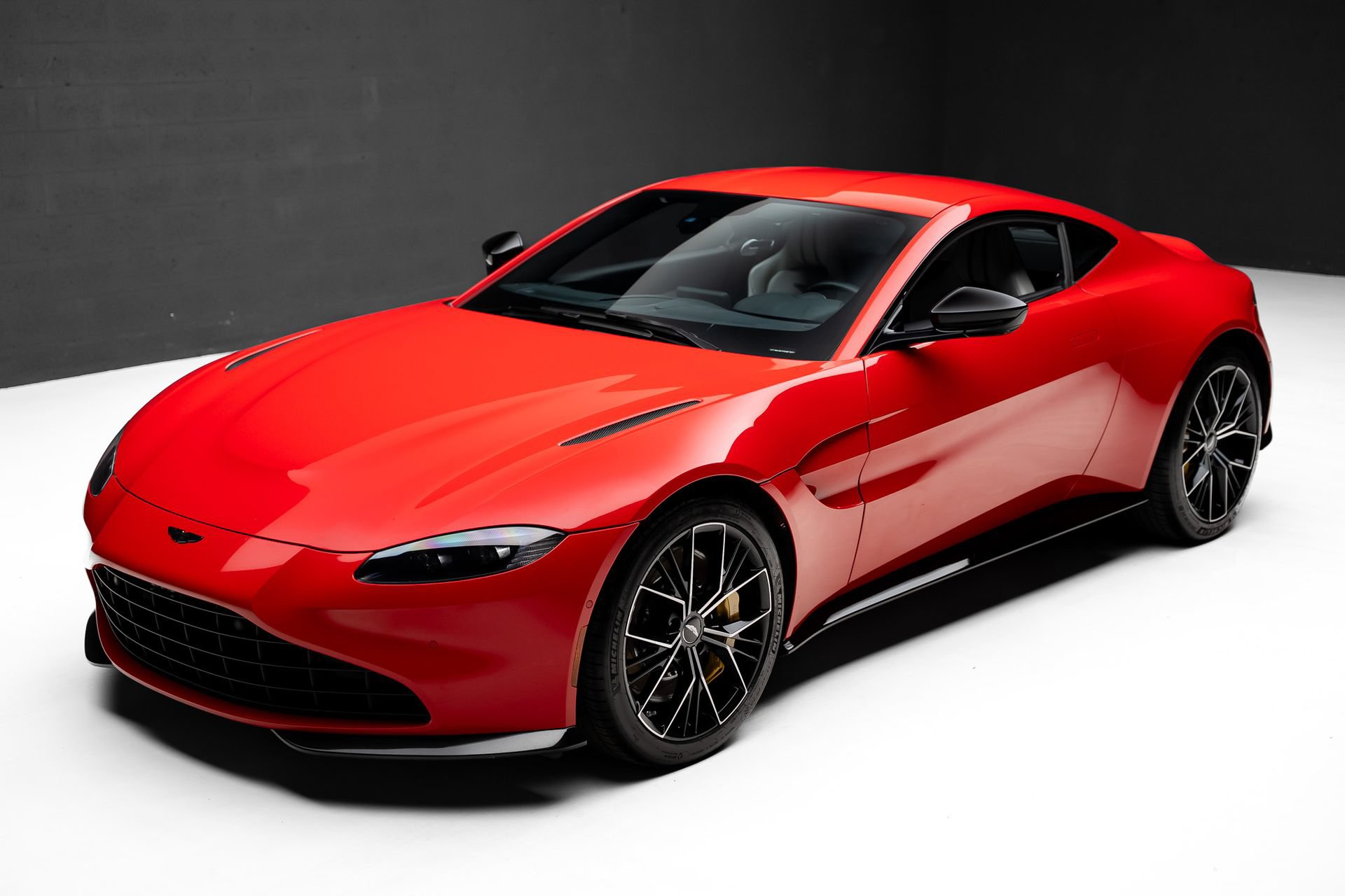 Used 2023 Aston Martin V8 Vantage Coupe RWD image 5