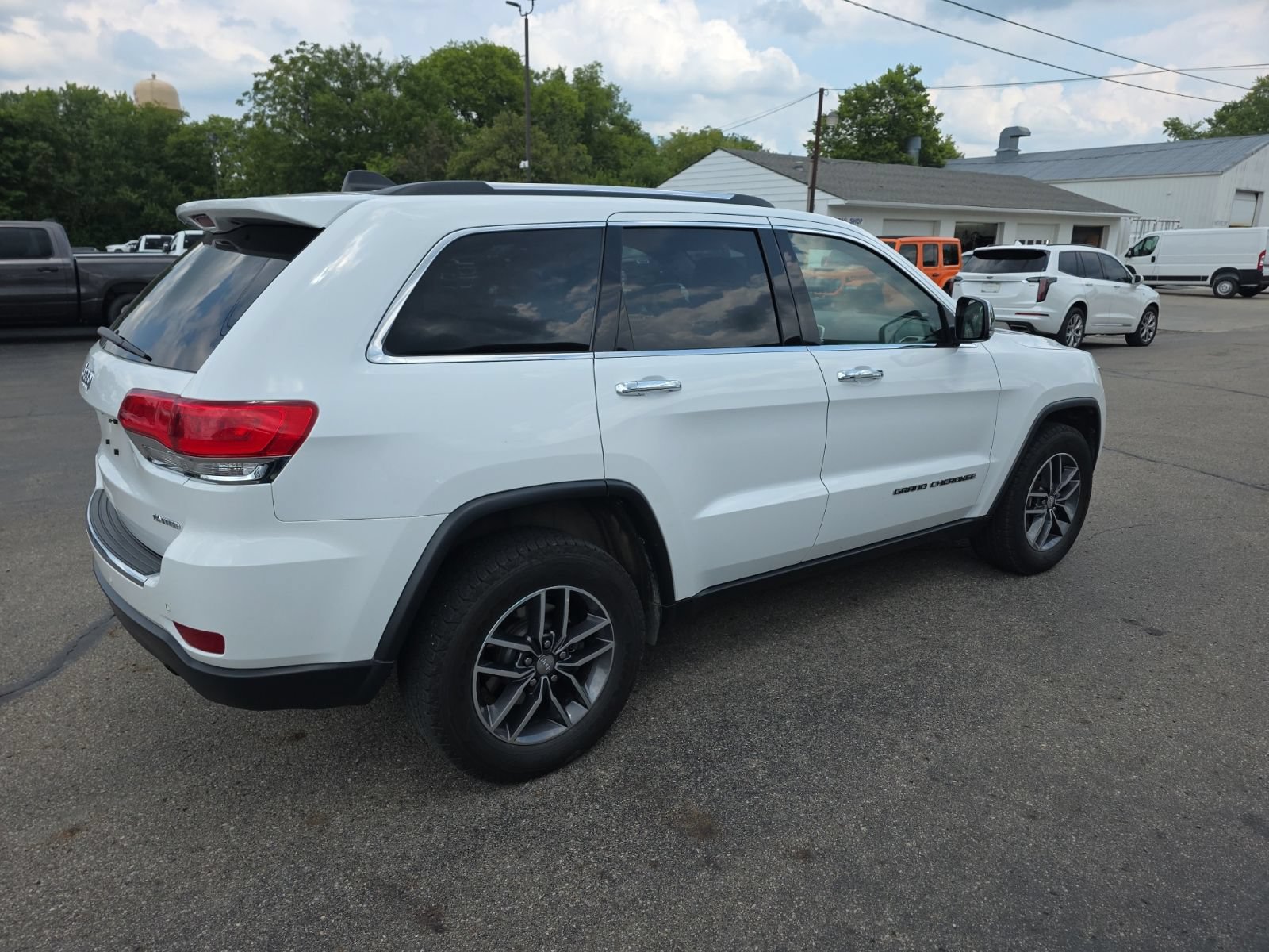 Used 2017 Jeep Grand Cherokee Limited w/ Luxury Group II AWD/4WD image 3