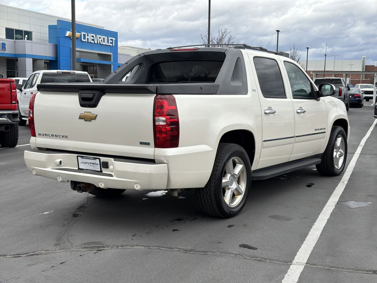 Used 2011 Chevrolet Avalanche LTZ image 6