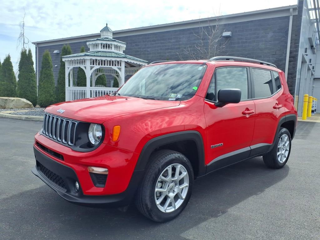 Used 2022 Jeep Renegade Latitude w/ Convenience Group AWD/4WD image 2