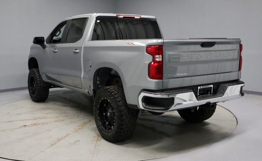 Used 2025 Chevrolet Silverado 1500 LT AWD/4WD image 11