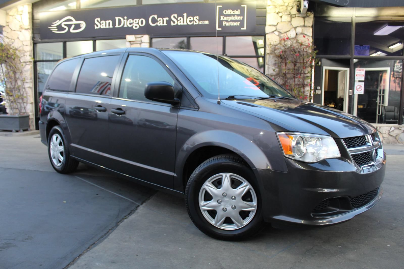 Used 2019 Dodge Grand Caravan SE FWD image 7