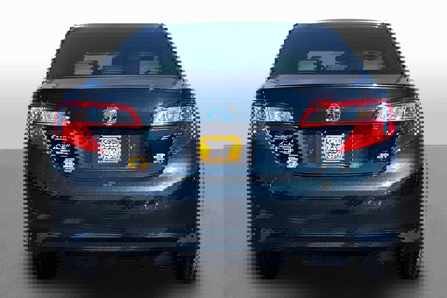 Used 2014 Toyota Camry LE image 4