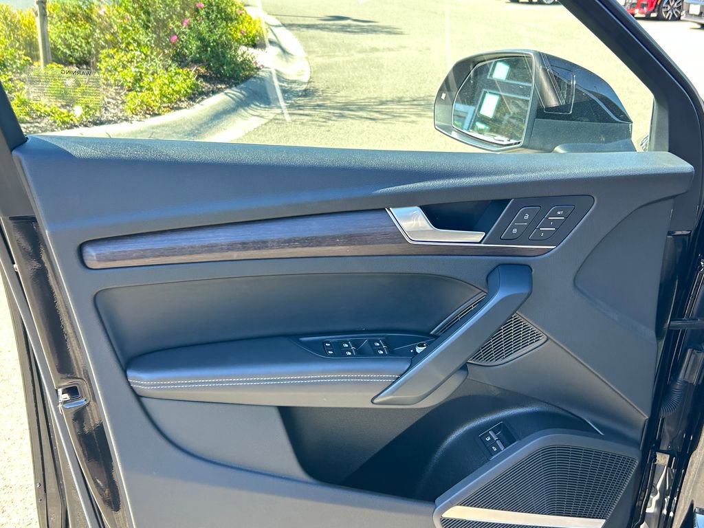 Used 2023 Audi Q5 e Premium Plus w/ Premium Plus Package image 12