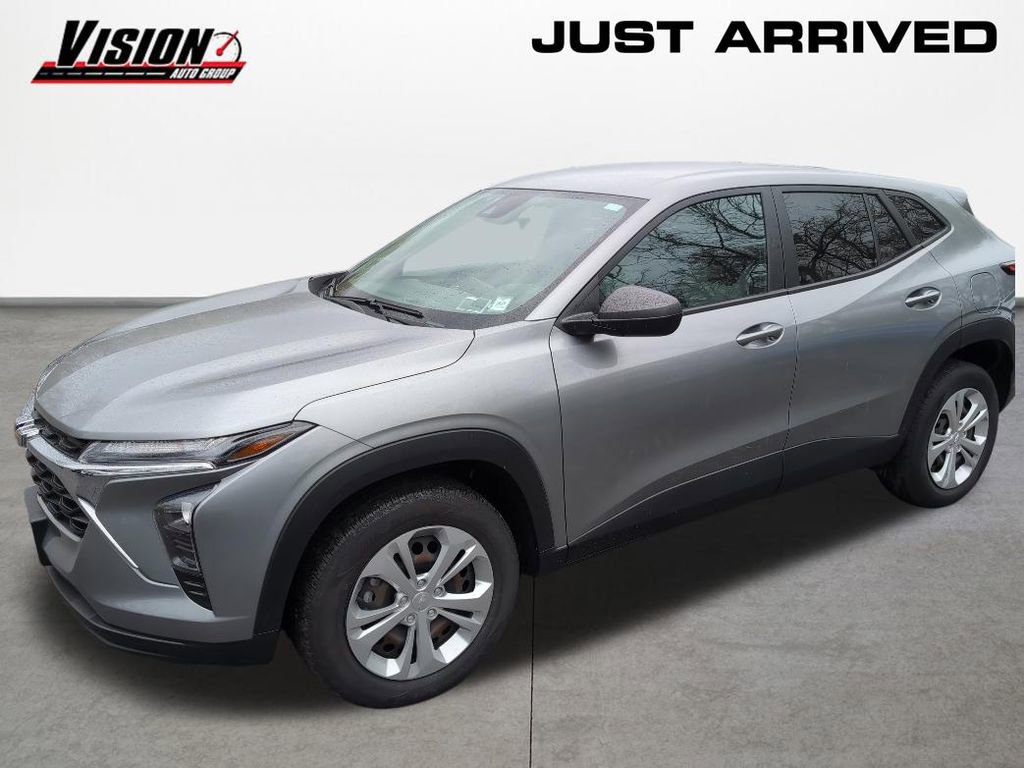 Used 2024 Chevrolet Trax LS FWD image 1