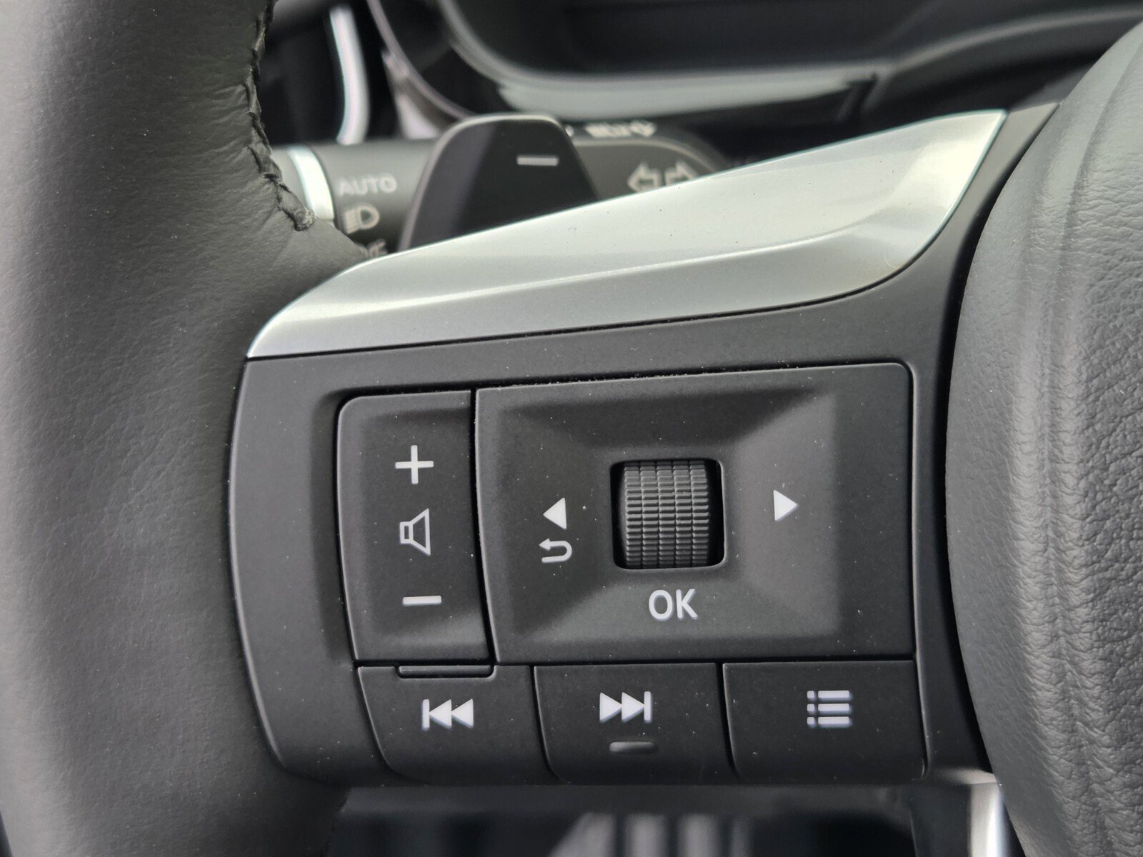 New 2026 INFINITI QX60 Luxe w/ Family Package image 22