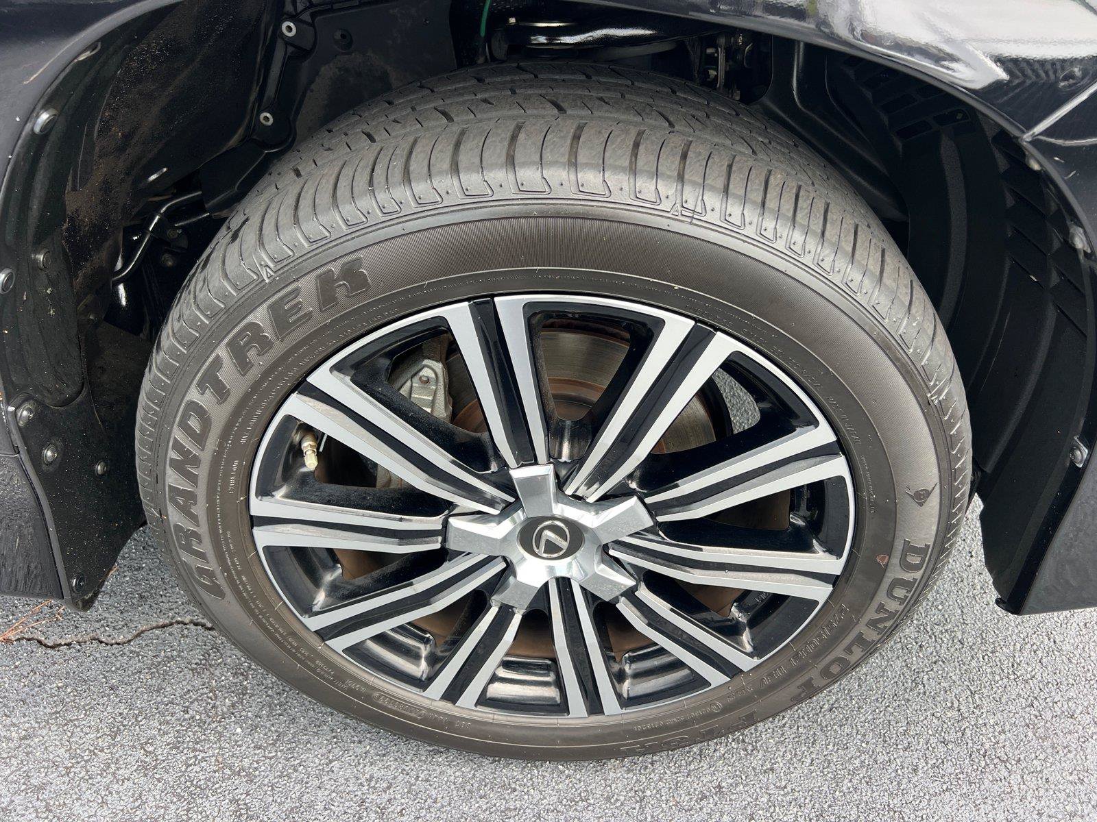 Used 2020 Lexus LX 570 4WD w/ Luxury Package image 12
