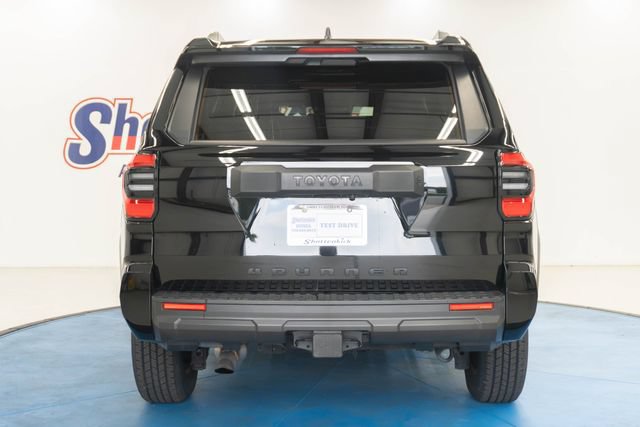 Used 2025 Toyota 4Runner SR5 AWD/4WD image 32