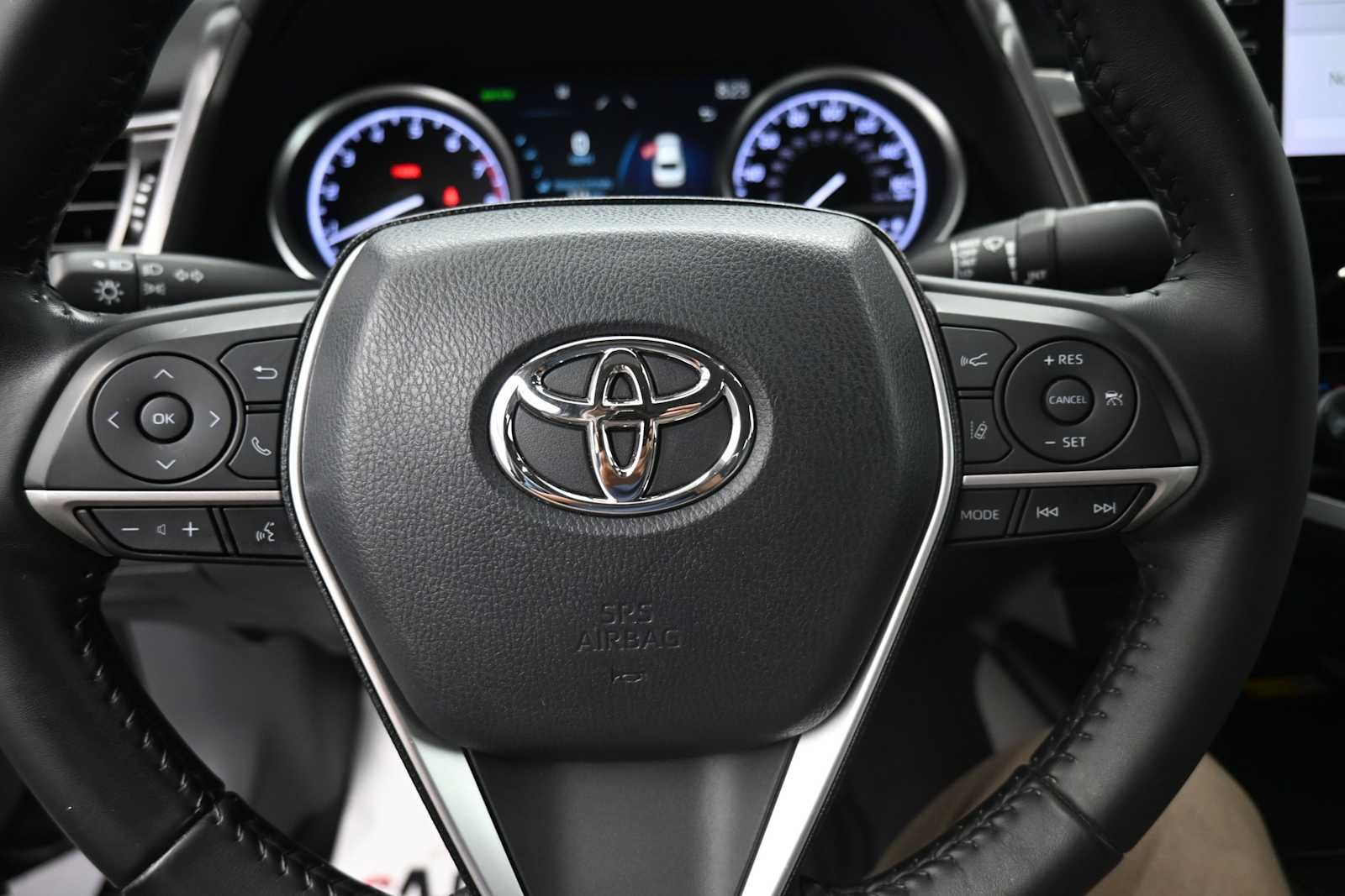 Used 2023 Toyota Camry XLE AWD/4WD image 6