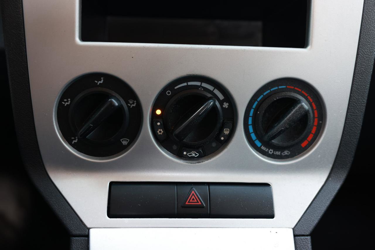 Used 2009 Dodge Caliber SXT FWD image 27
