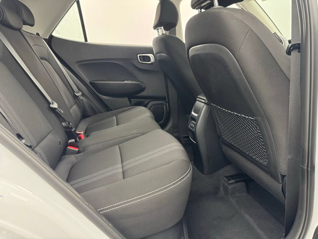 Used 2025 Hyundai Venue SEL FWD image 33