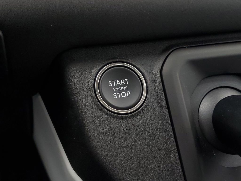 Used 2025 Land Rover Defender 130 X-Dynamic SE image 23