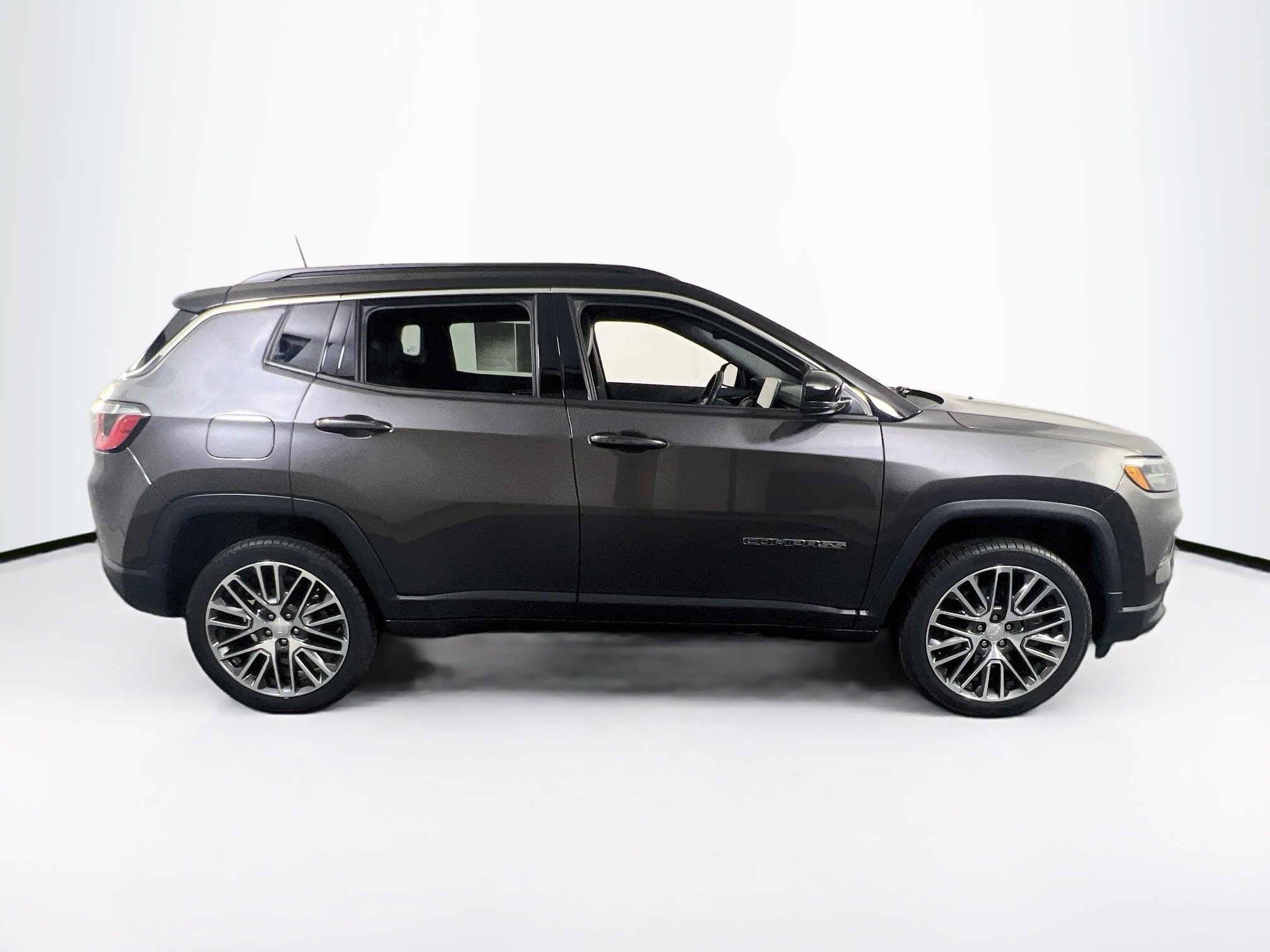 Used 2023 Jeep Compass Limited w/ Elite Group AWD/4WD image 4