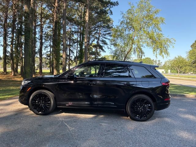 Certified 2025 Lincoln Corsair Reserve w/ Jet Appearance Package AWD/4WD image 6