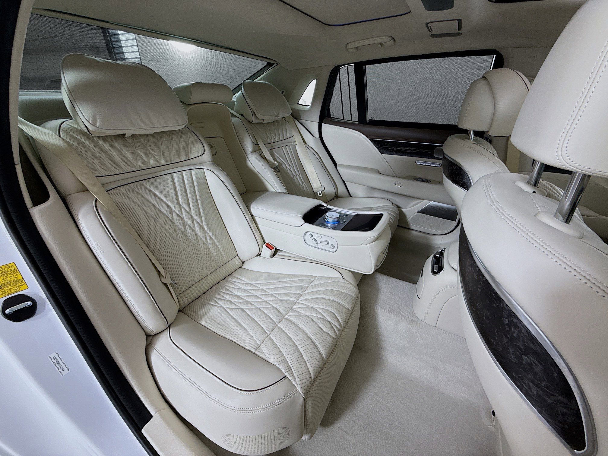 Used 2025 Genesis G90 3.5T image 27