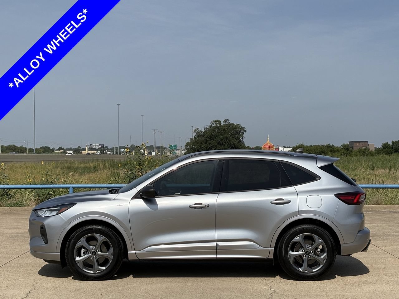 Used 2024 Ford Escape ST-Line w/ Tech Pack #1 FWD image 3
