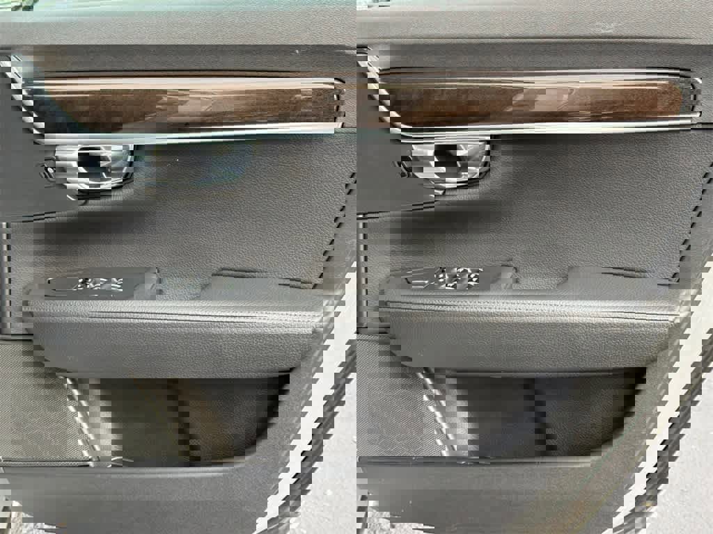 Used 2018 Volvo S90 T6 Momentum w/ Convenience Package image 15