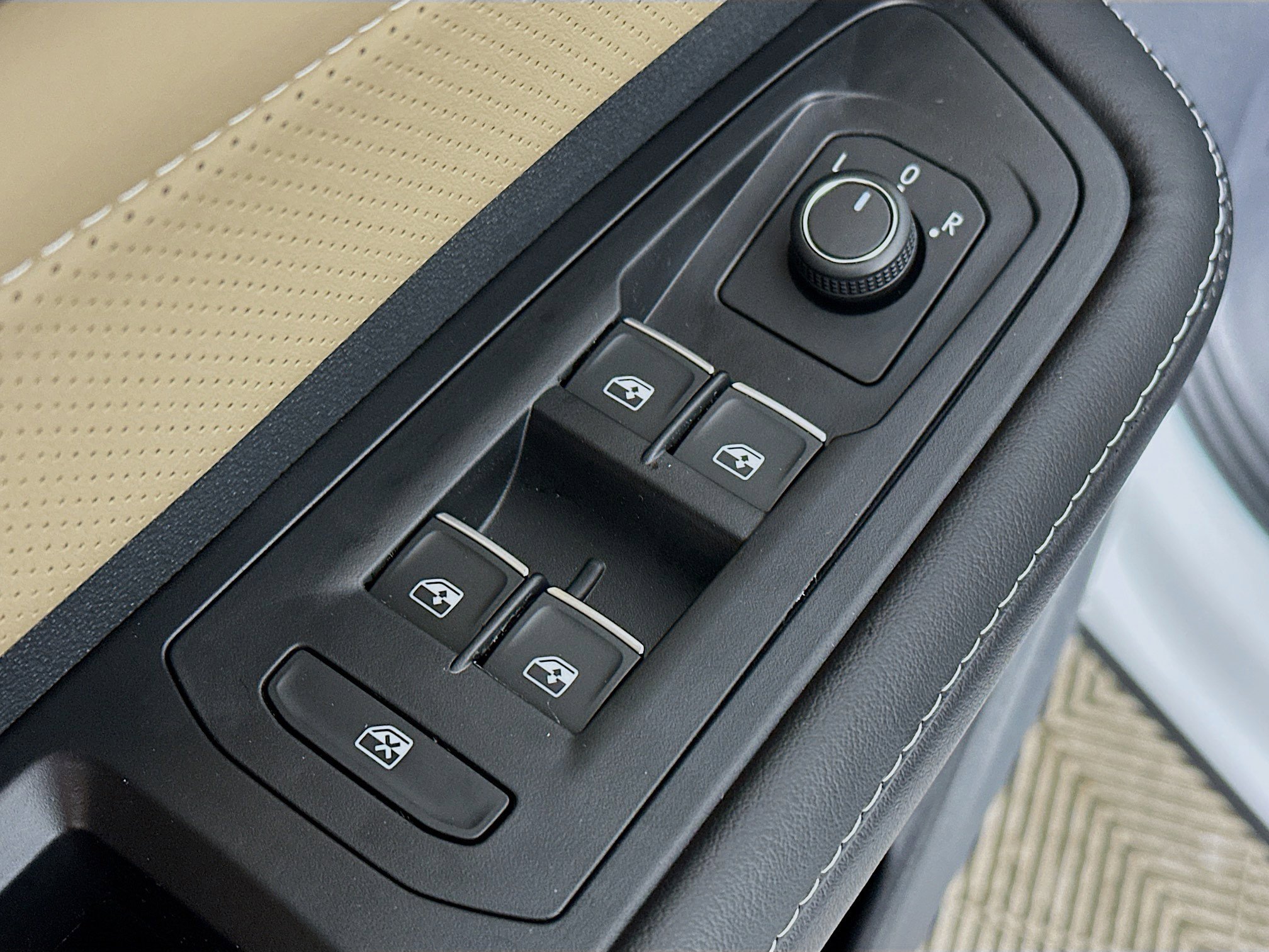 New 2026 Volkswagen Atlas Cross Sport SE image 17