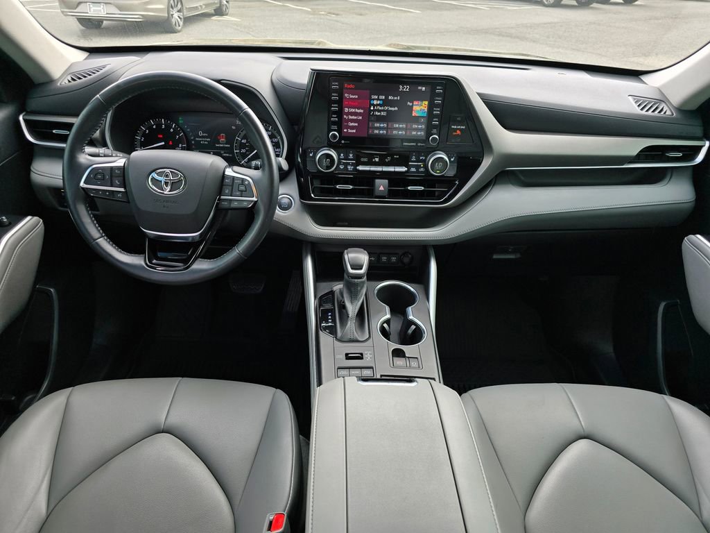 Used 2021 Toyota Highlander XLE image 5