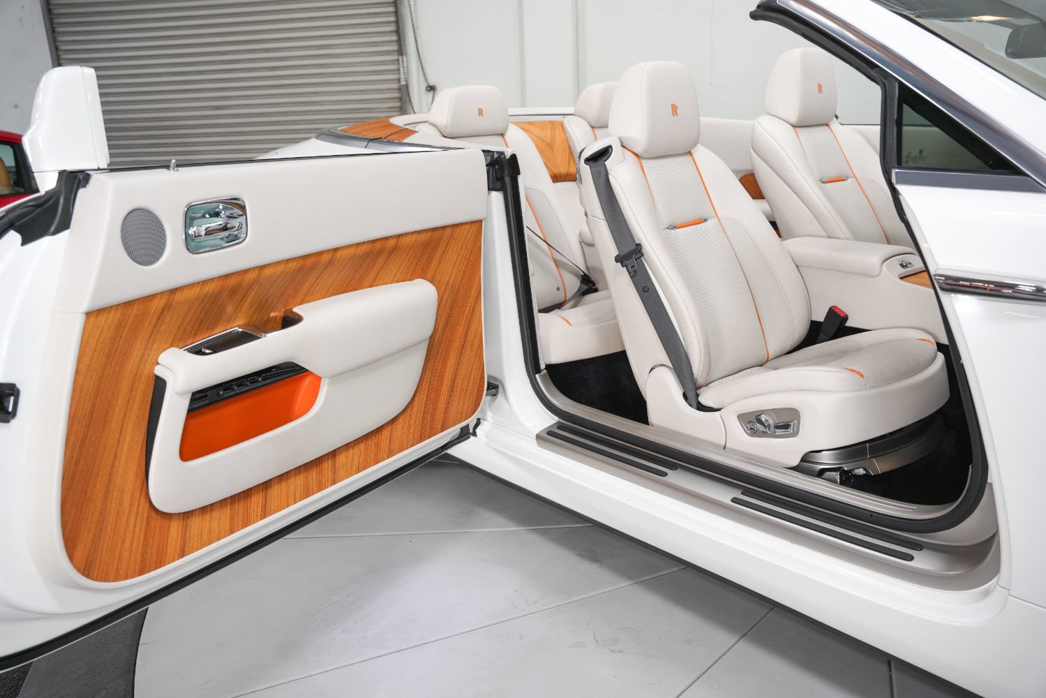 Used 2017 Rolls-Royce Dawn RWD image 2