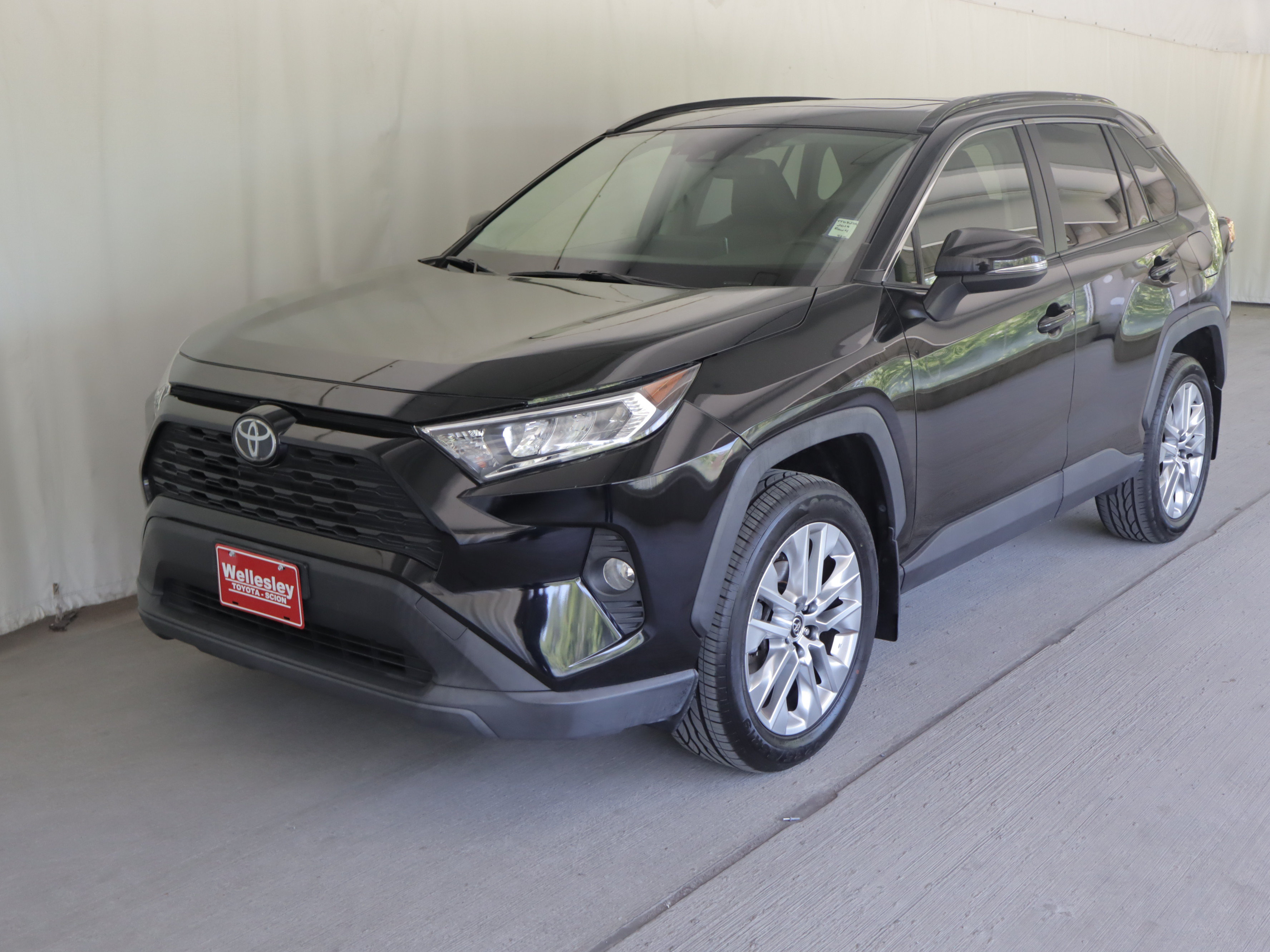 Used 2019 Toyota RAV4 XLE Premium w/ Cold Weather Package AWD/4WD image 24