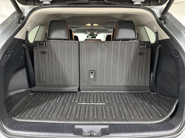 Used 2020 Toyota Highlander XLE AWD/4WD image 25