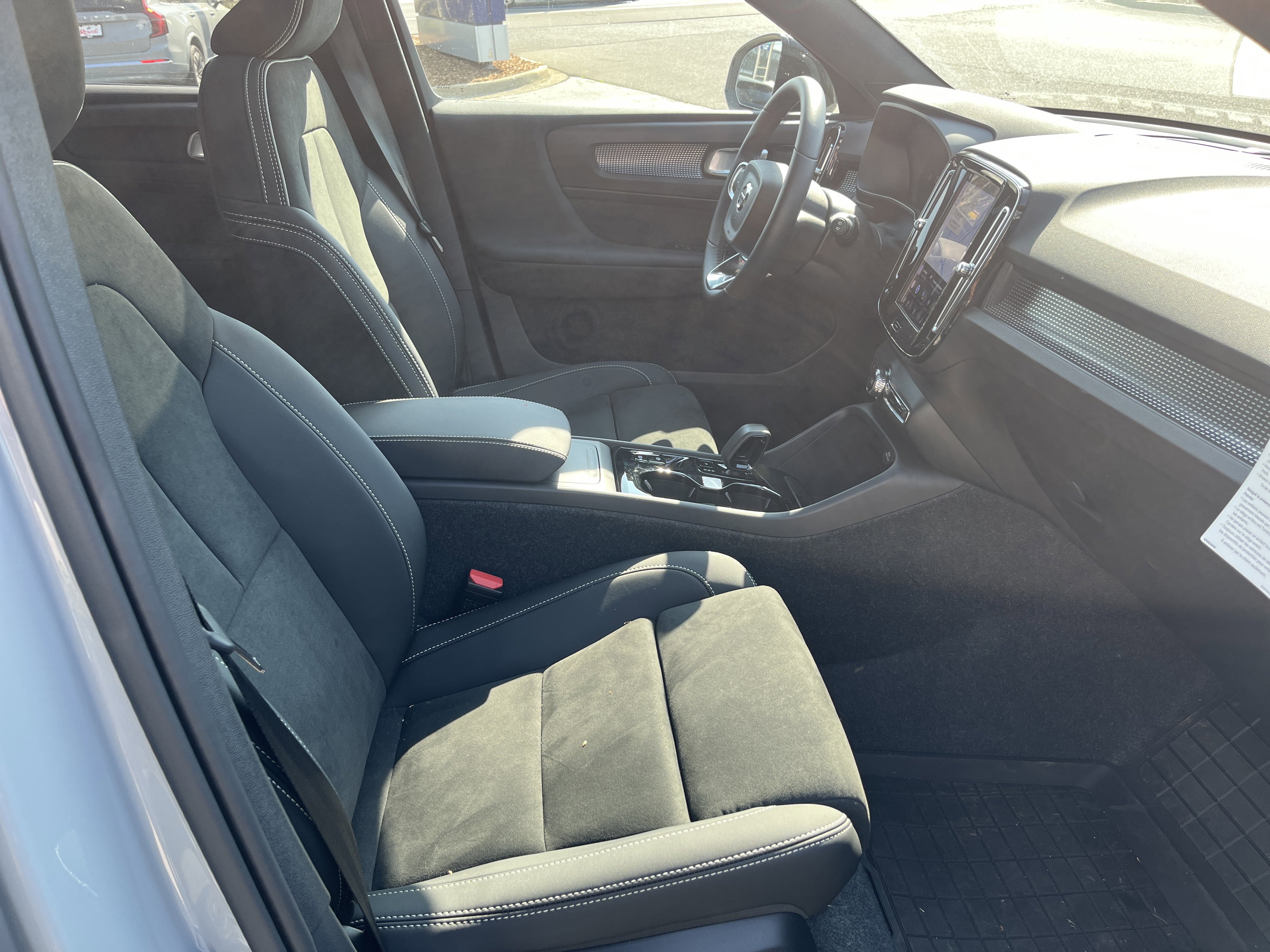 New 2026 Volvo XC40 B5 Ultra w/ Protection Package Premier image 23