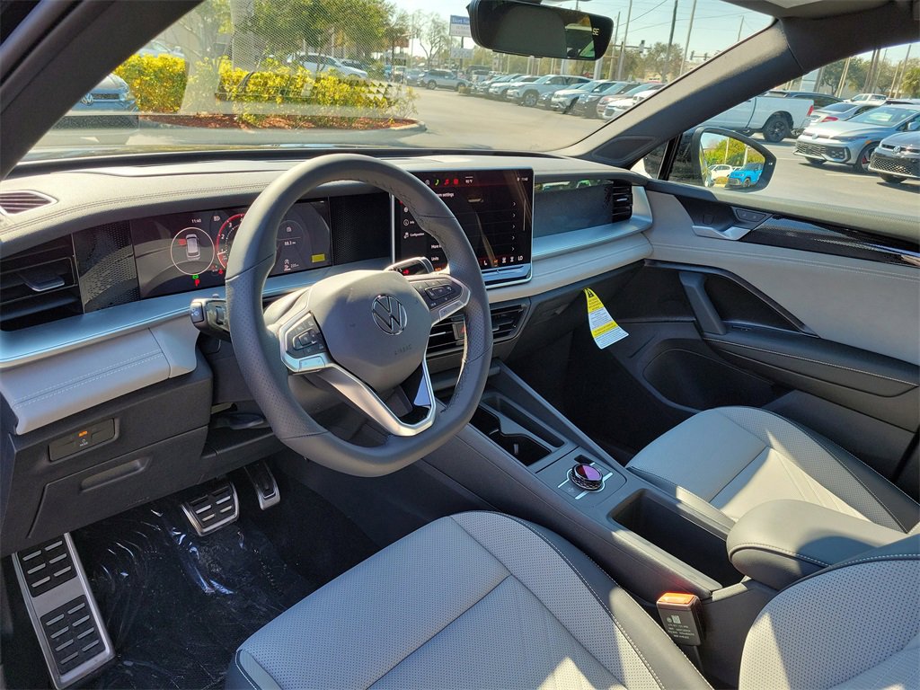 New 2026 Volkswagen Tiguan SE R-Line image 18