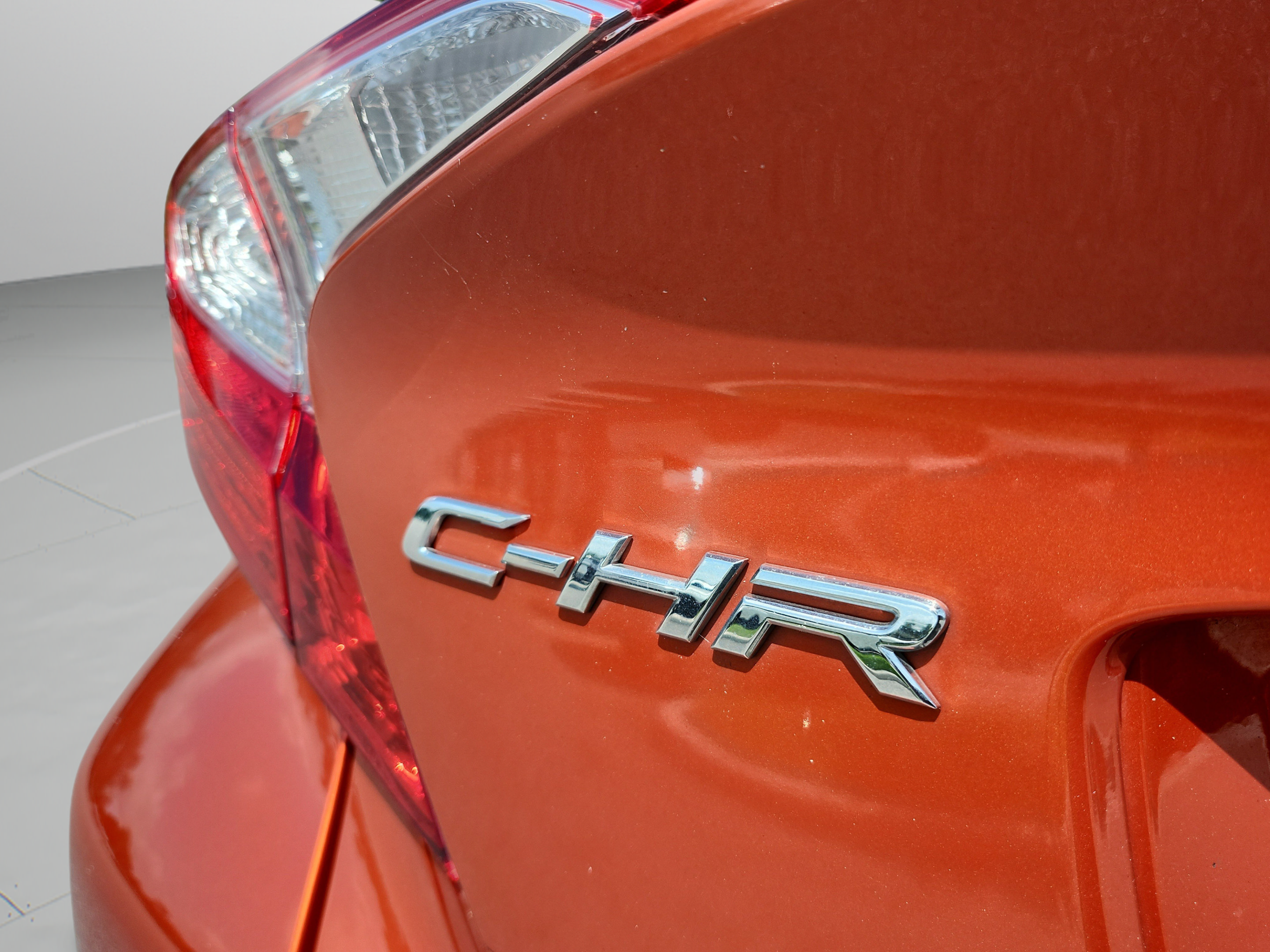 Used 2020 Toyota C-HR XLE FWD image 26