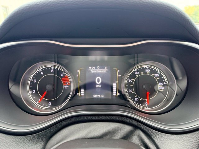 Used 2020 Jeep Cherokee Latitude Plus AWD/4WD image 35