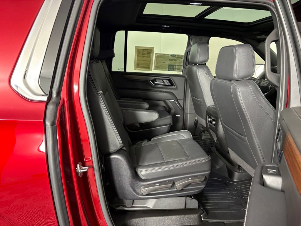 Used 2025 GMC Yukon XL Denali w/ Sun & Power Step Package image 37