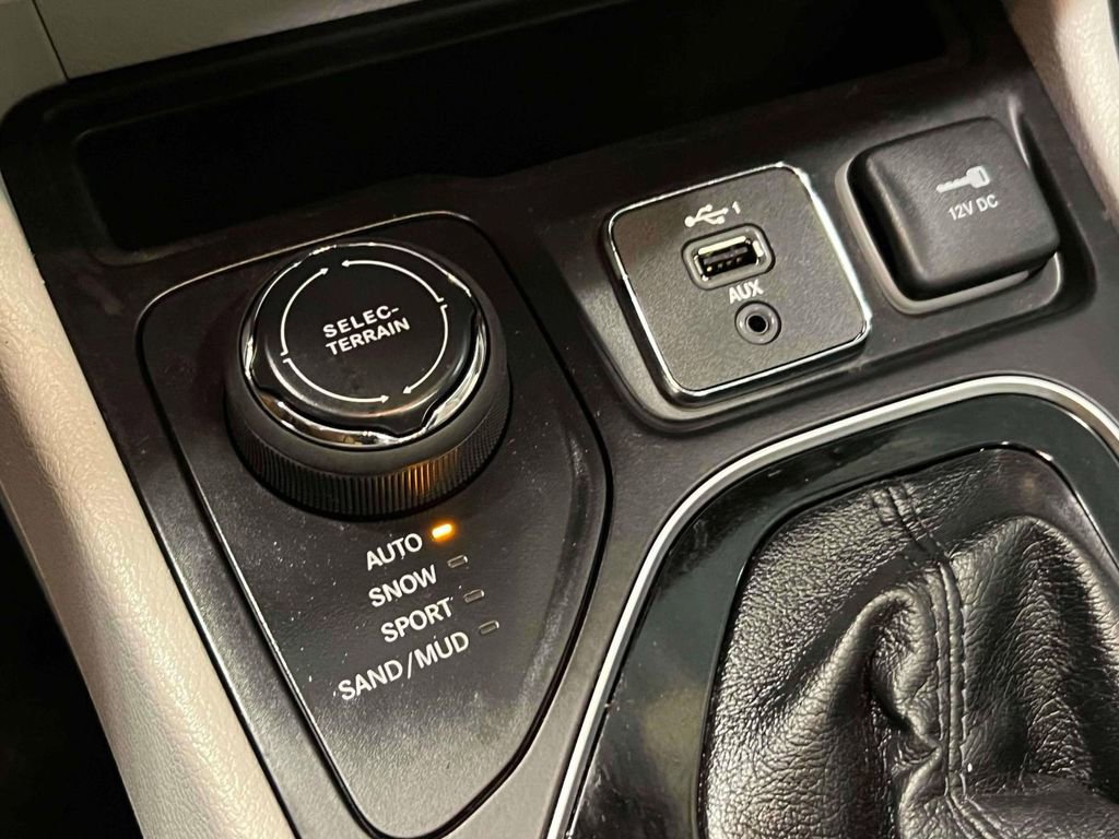 Used 2021 Jeep Cherokee Limited image 33