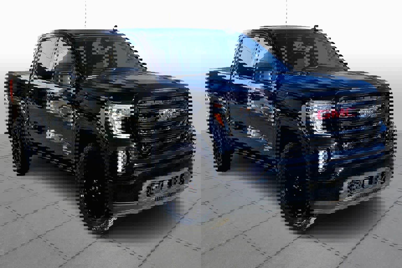 Used 2020 GMC Sierra 1500 Elevation w/ Elevation Value Package image 3