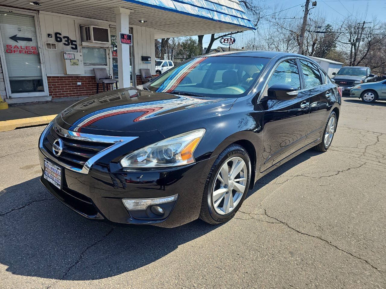 Used 2013 Nissan Altima 2.5 SL w/ Technology Pkg FWD image 2