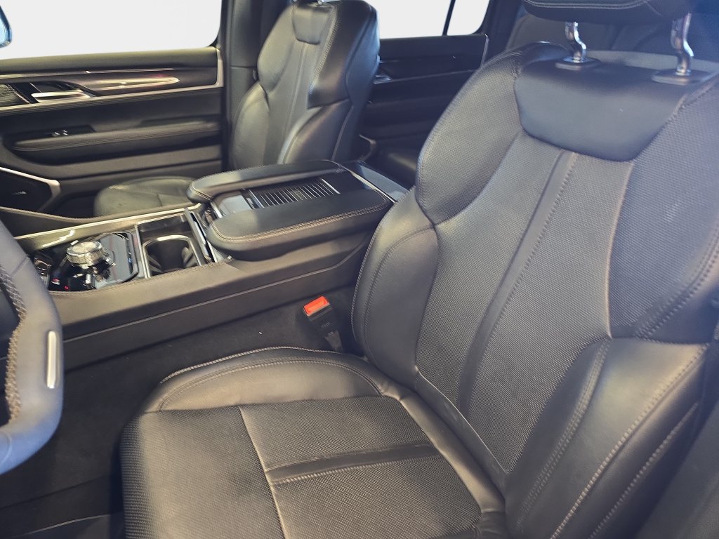 Used 2023 Jeep Wagoneer 4WD image 19