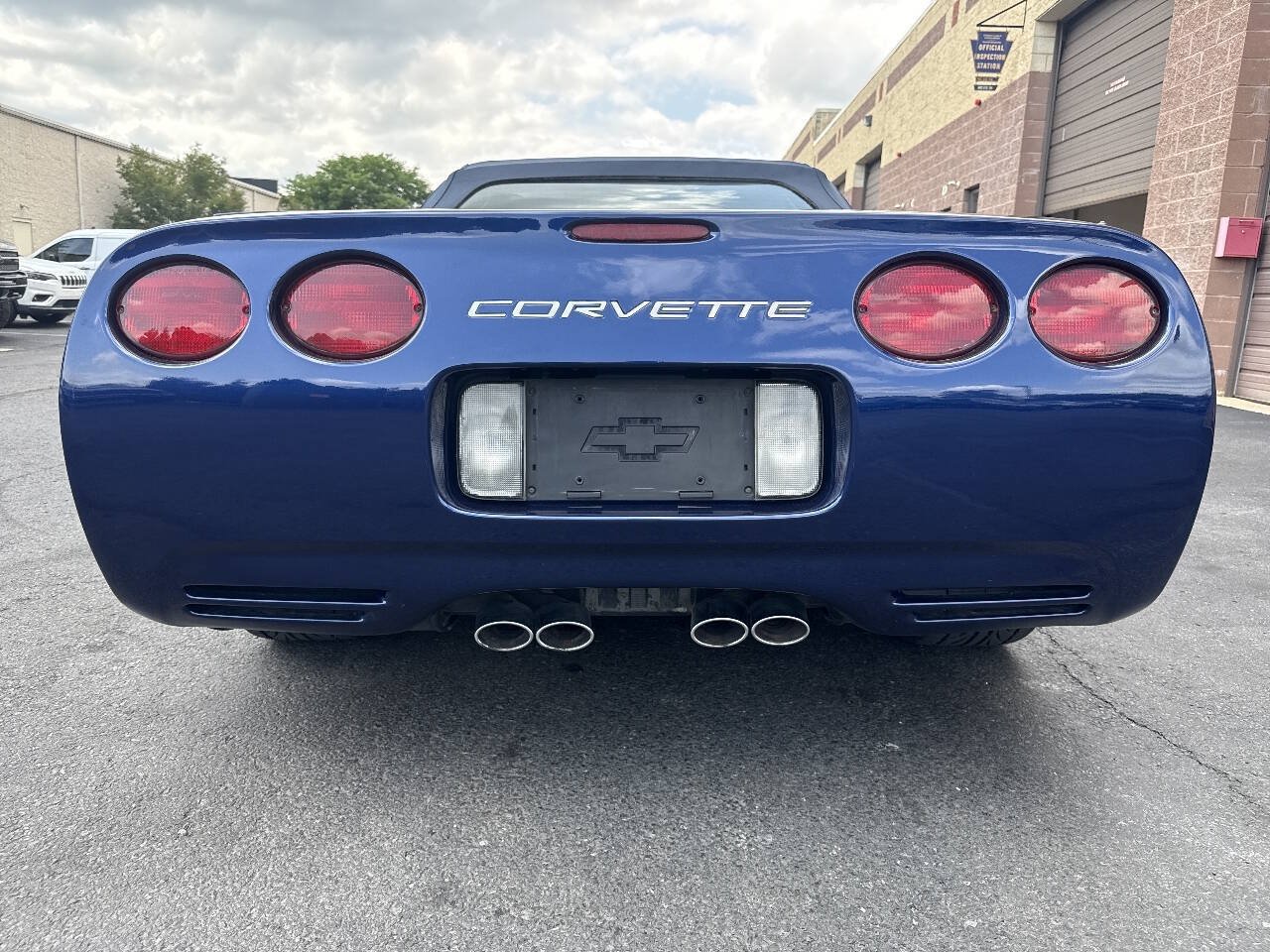 Used 2004 Chevrolet Corvette Convertible w/ Preferred Equipment Group RWD image 19