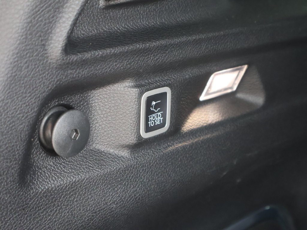 Used 2021 Jeep Grand Cherokee L Limited AWD/4WD image 16