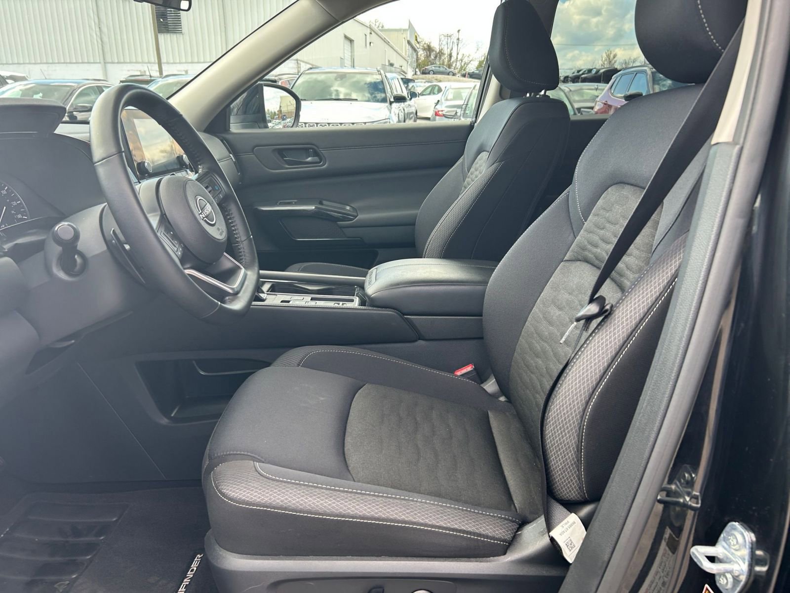 Used 2025 Nissan Pathfinder SV image 22