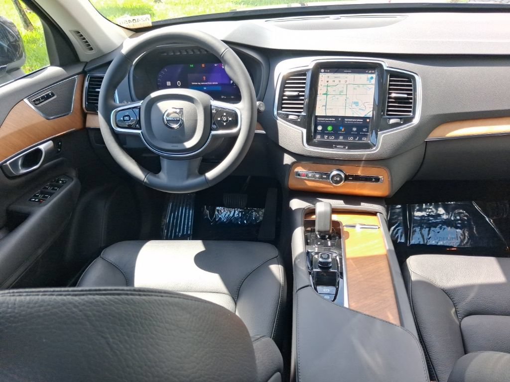Certified 2024 Volvo XC90 B5 Plus w/ Protection Package Premier AWD/4WD image 10