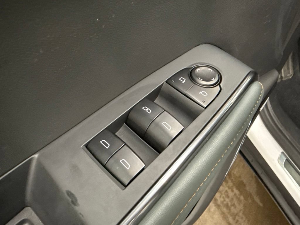 Used 2025 GMC Acadia AT4 w/ LPO, All-Weather Package AWD/4WD image 23