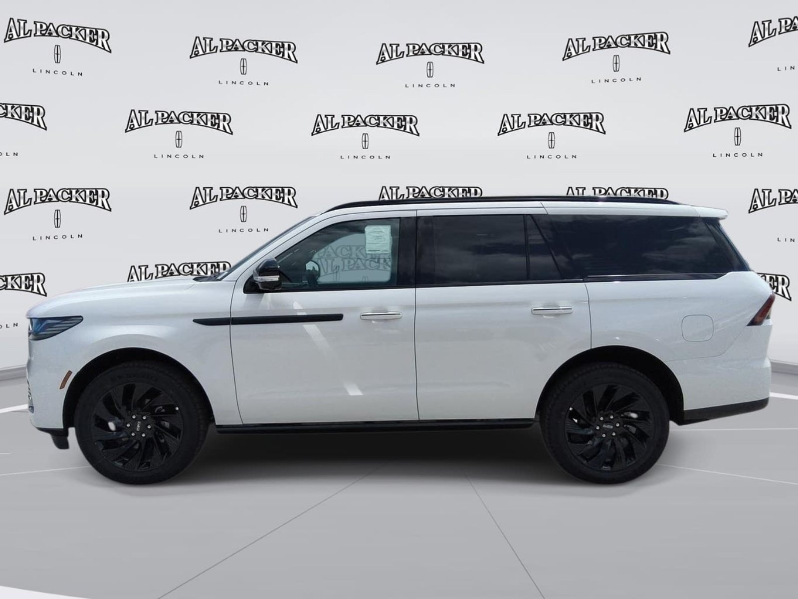 New 2027 Lincoln Navigator Reserve w/ Jet Appearance Package RWD image 2