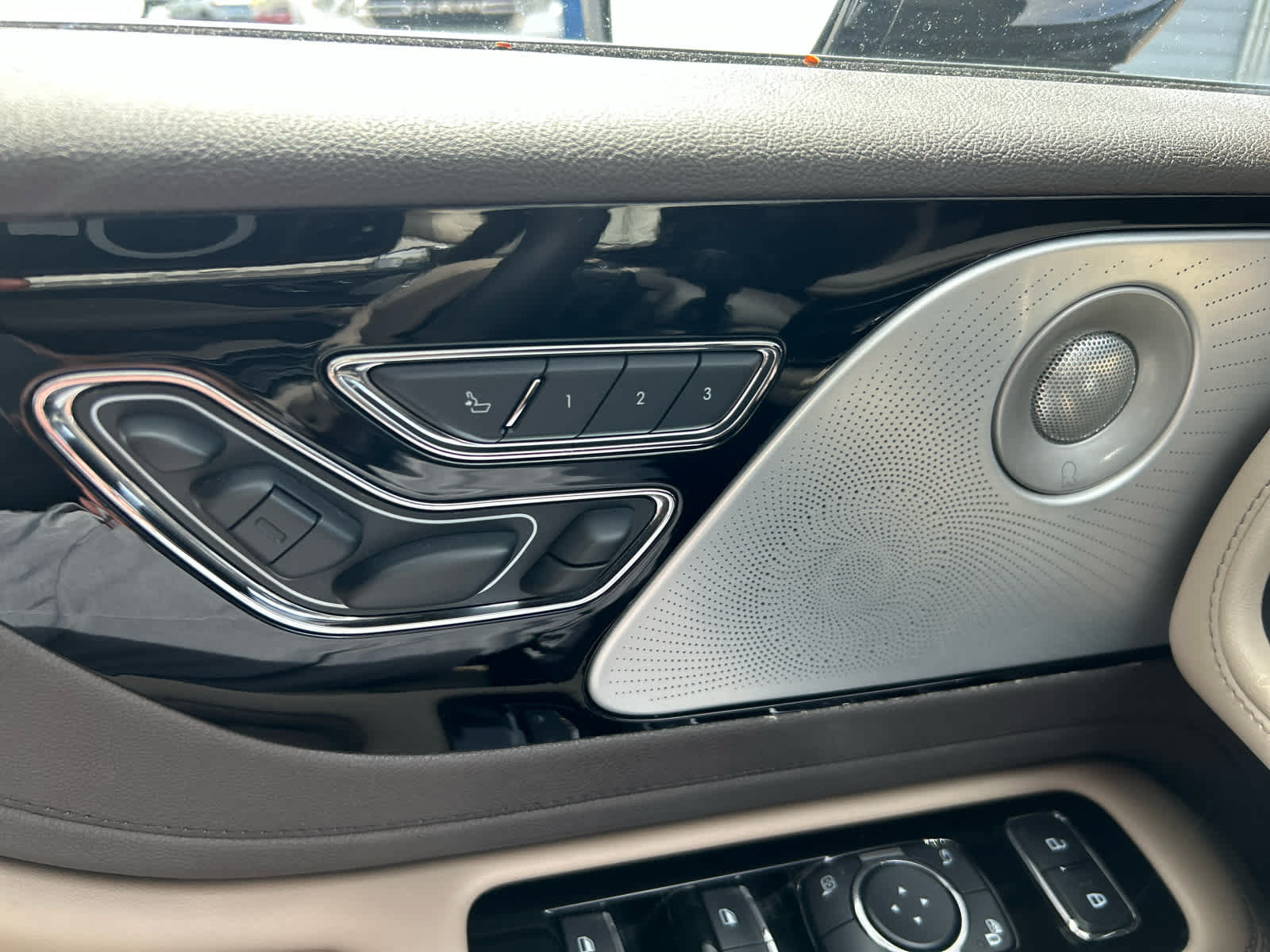 Used 2022 Lincoln Aviator Reserve w/ Equipment Group 201A AWD/4WD image 24