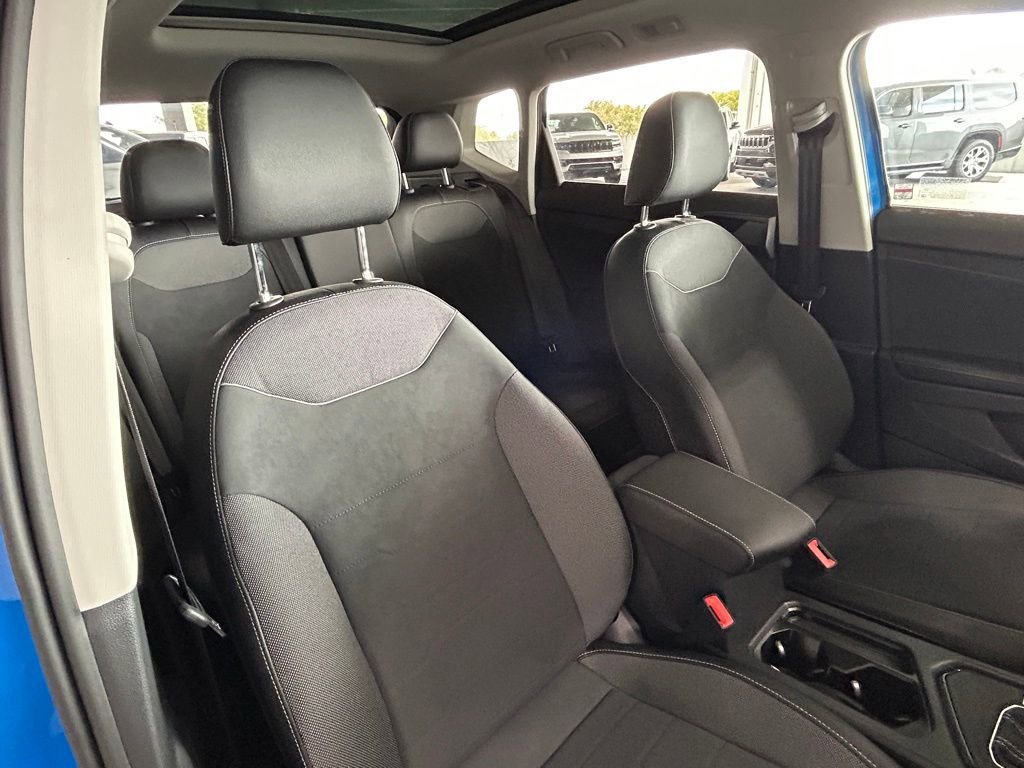 Used 2025 Volkswagen Taos SE image 37