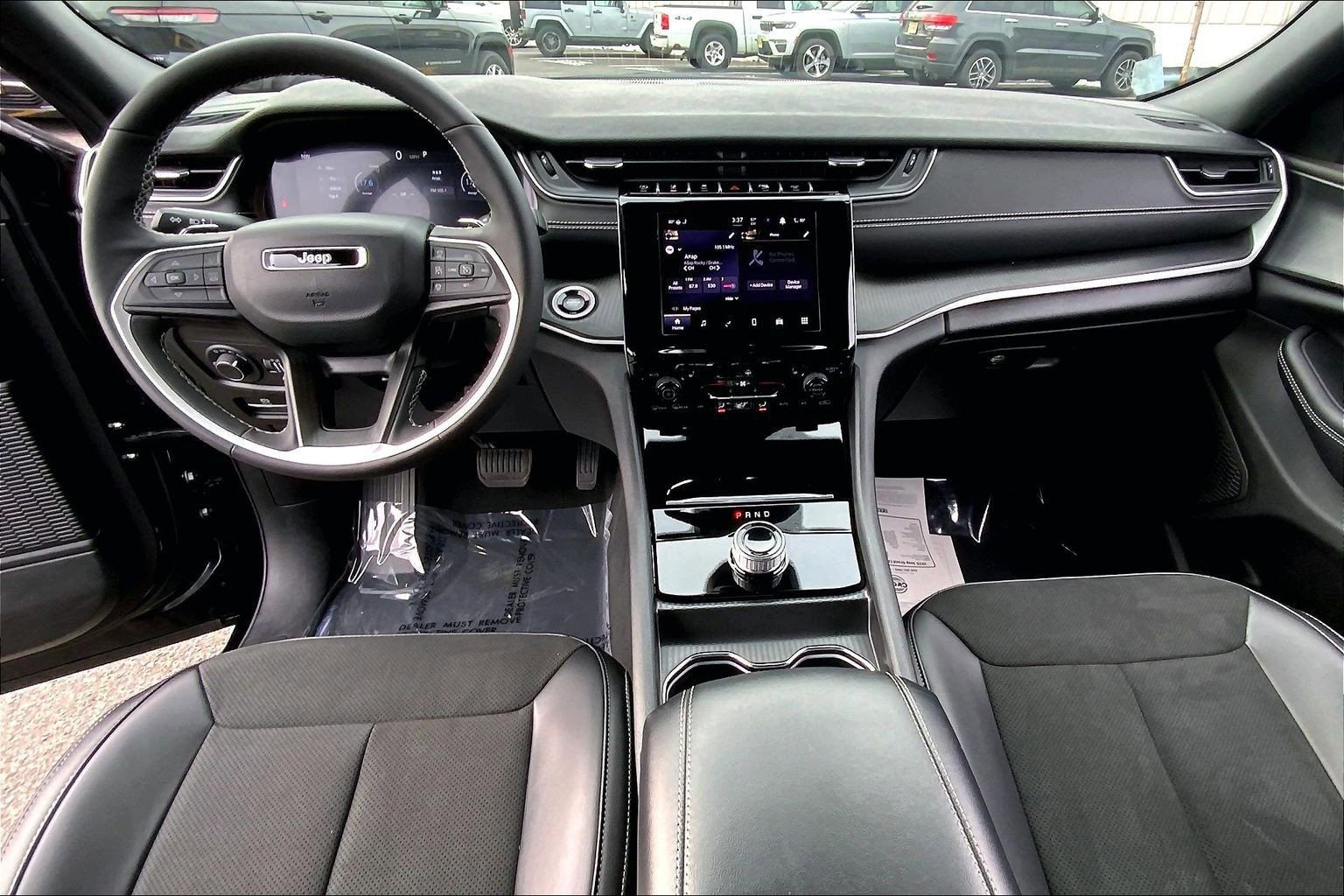 Certified 2025 Jeep Grand Cherokee Altitude image 14