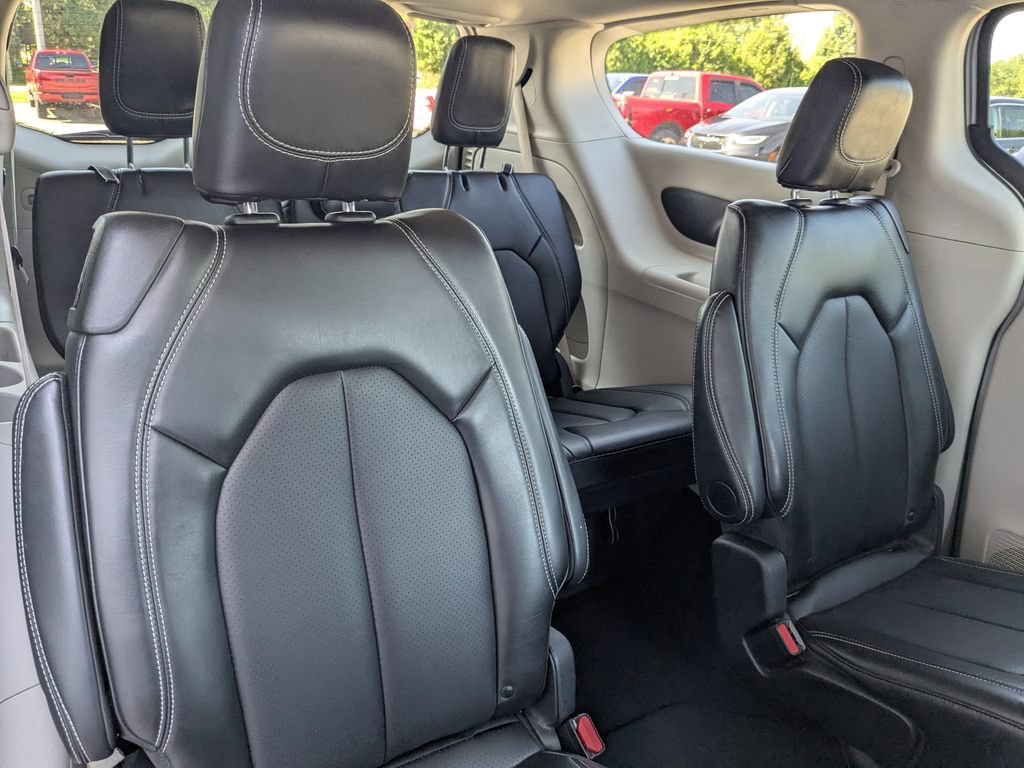 Used 2024 Chrysler Pacifica Touring-L FWD image 28