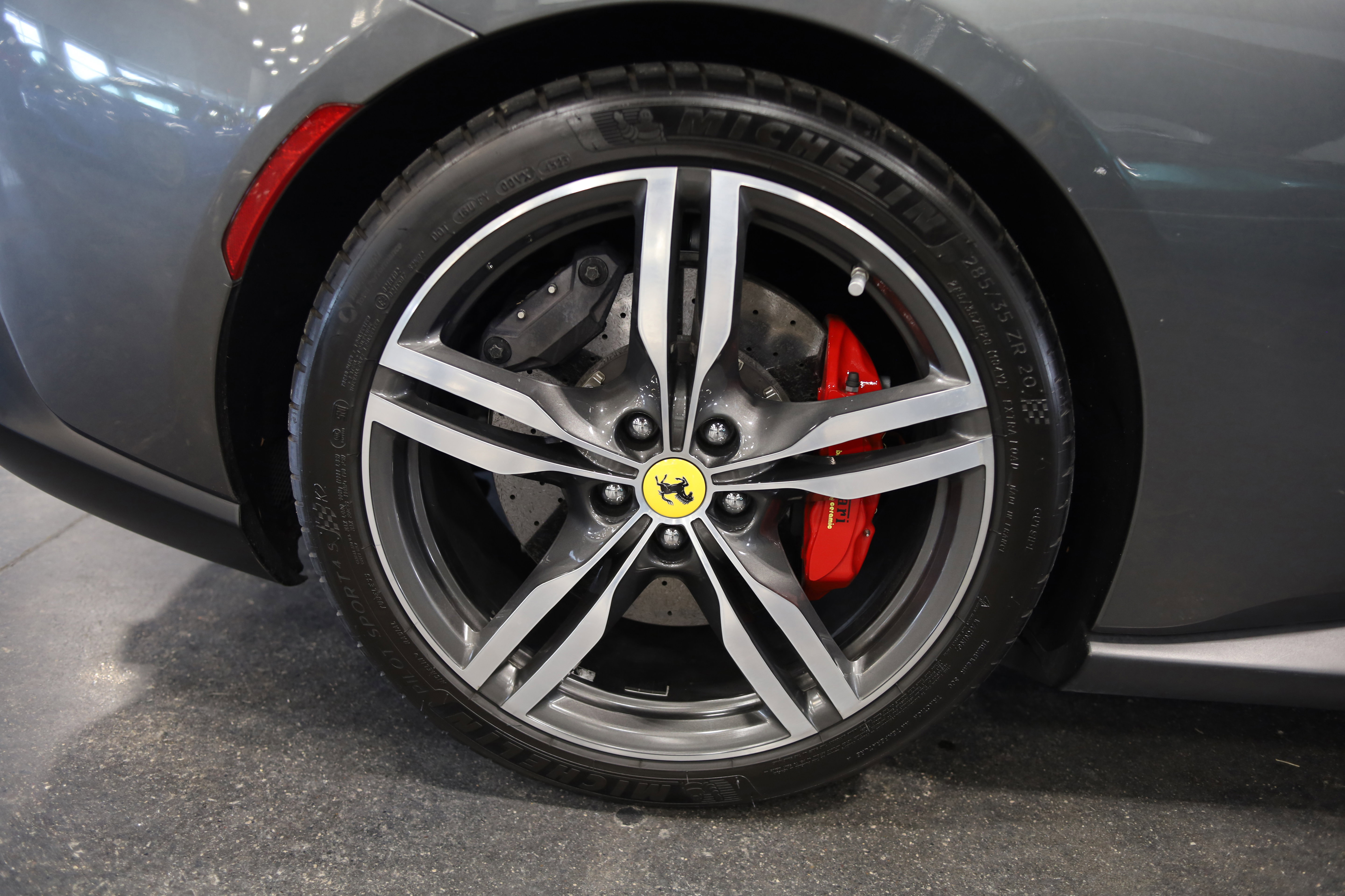 Used 2020 Ferrari Portofino RWD image 15