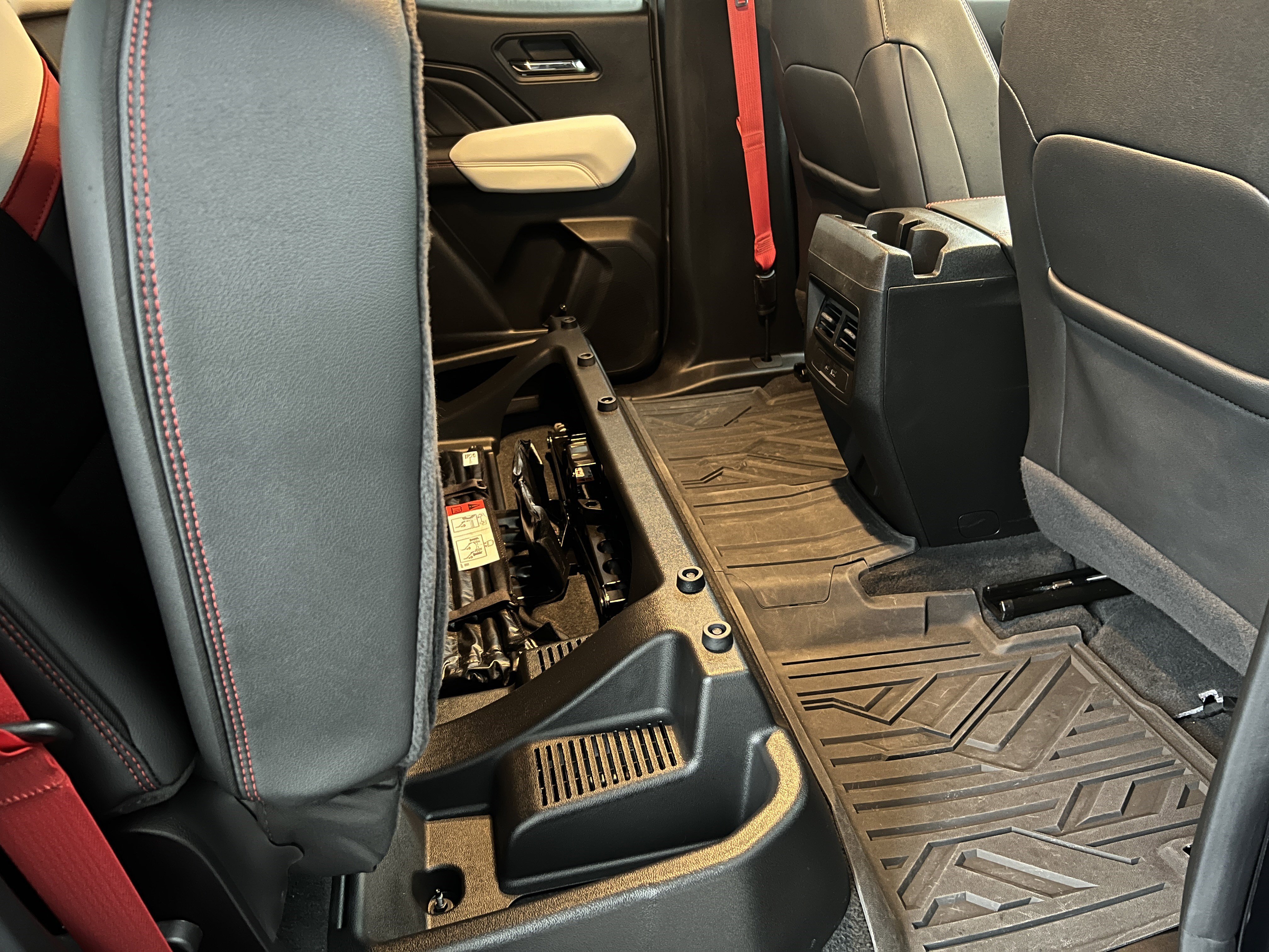 Used 2024 GMC Canyon AT4X image 19