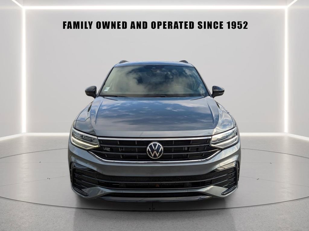 Certified 2022 Volkswagen Tiguan SE R-Line image 6