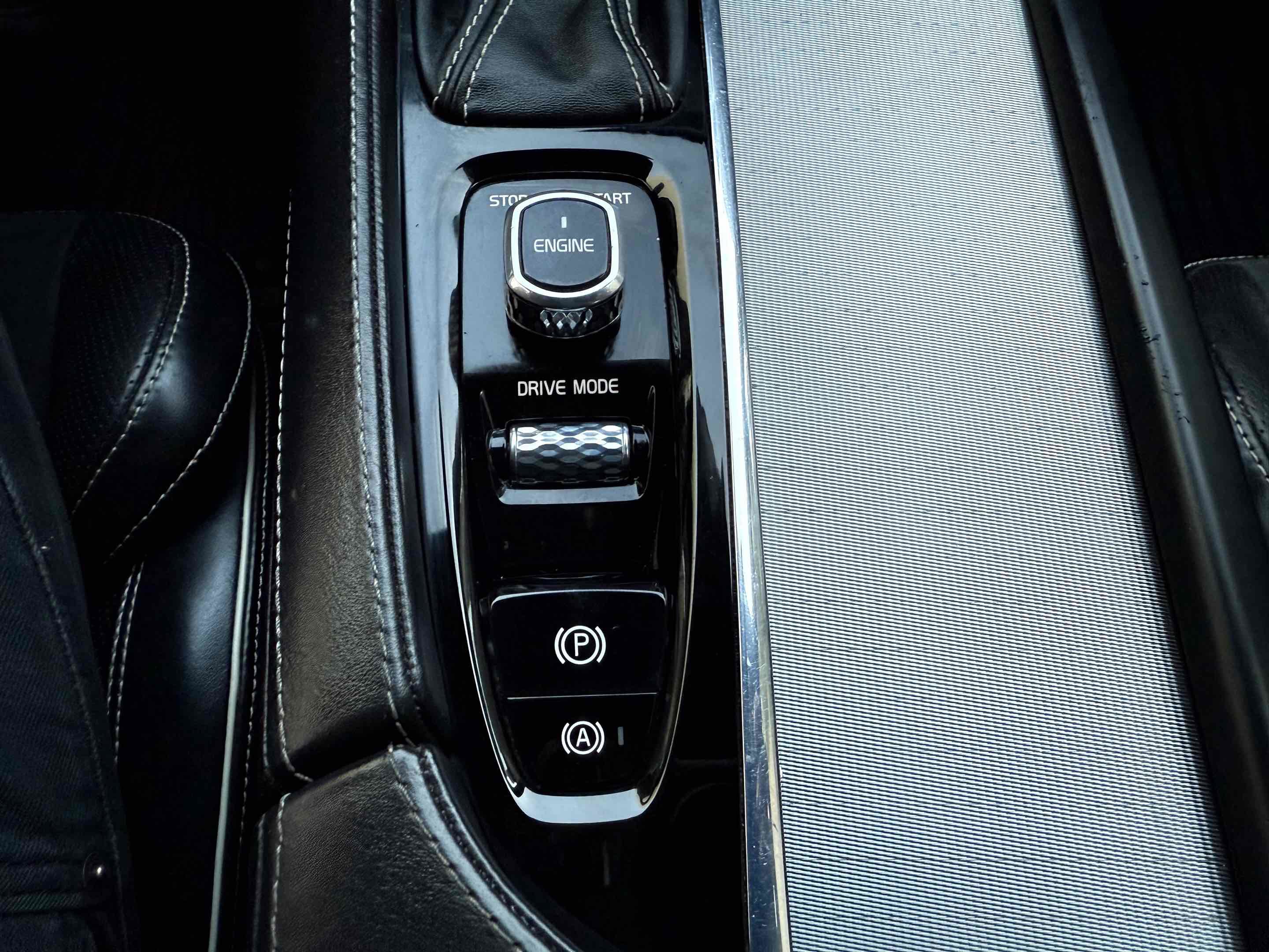 Used 2016 Volvo XC90 T6 R-Design w/ Vision Package image 71