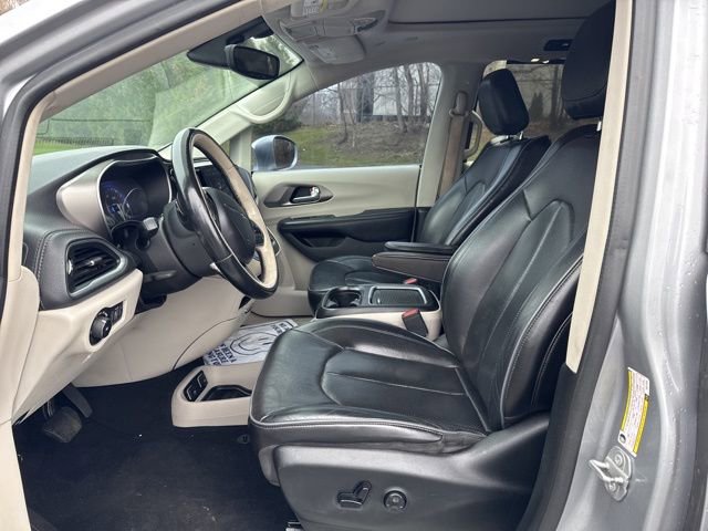 Used 2018 Chrysler Pacifica Limited image 5